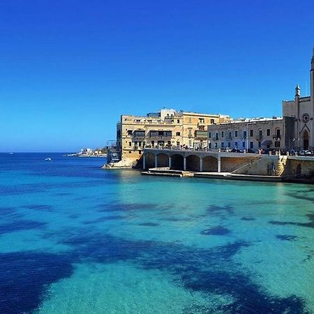 Idyllic Apartment Steps From The Promenade Sliema Kültér fotó