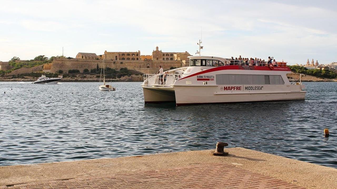 Idyllic Apartment Steps From The Promenade Sliema Kültér fotó