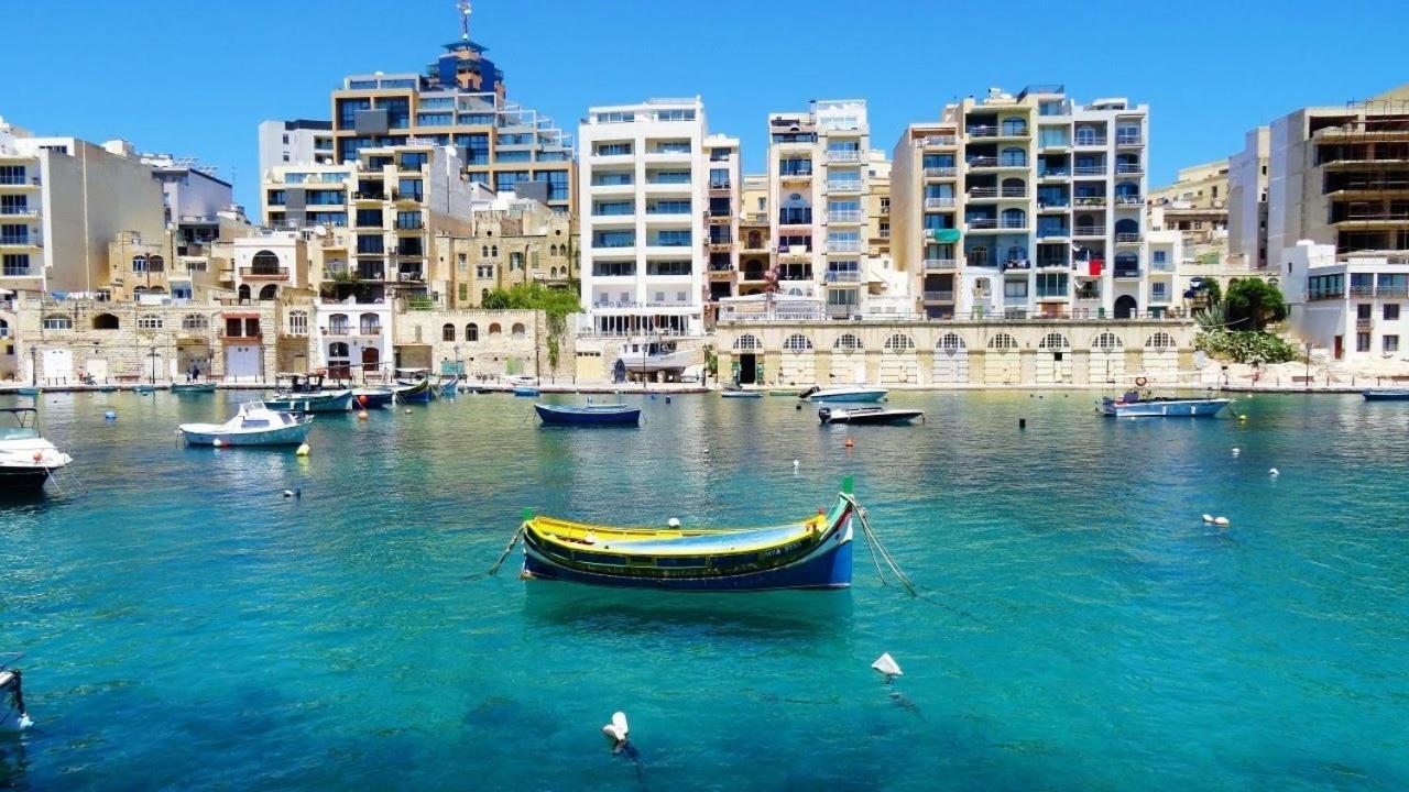 Idyllic Apartment Steps From The Promenade Sliema Kültér fotó